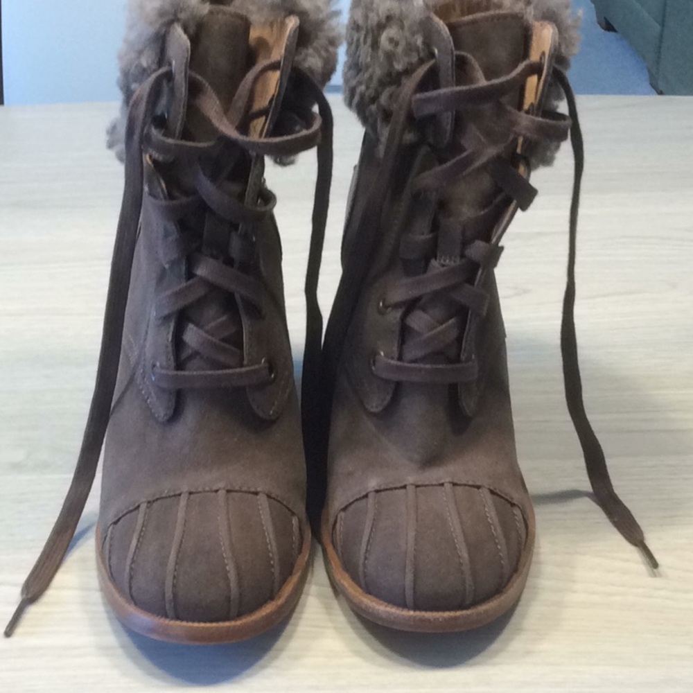 UGG Women Jaxon Brown Cuffed Shearling Bootie- 7.5 - Picture 3 of 16
